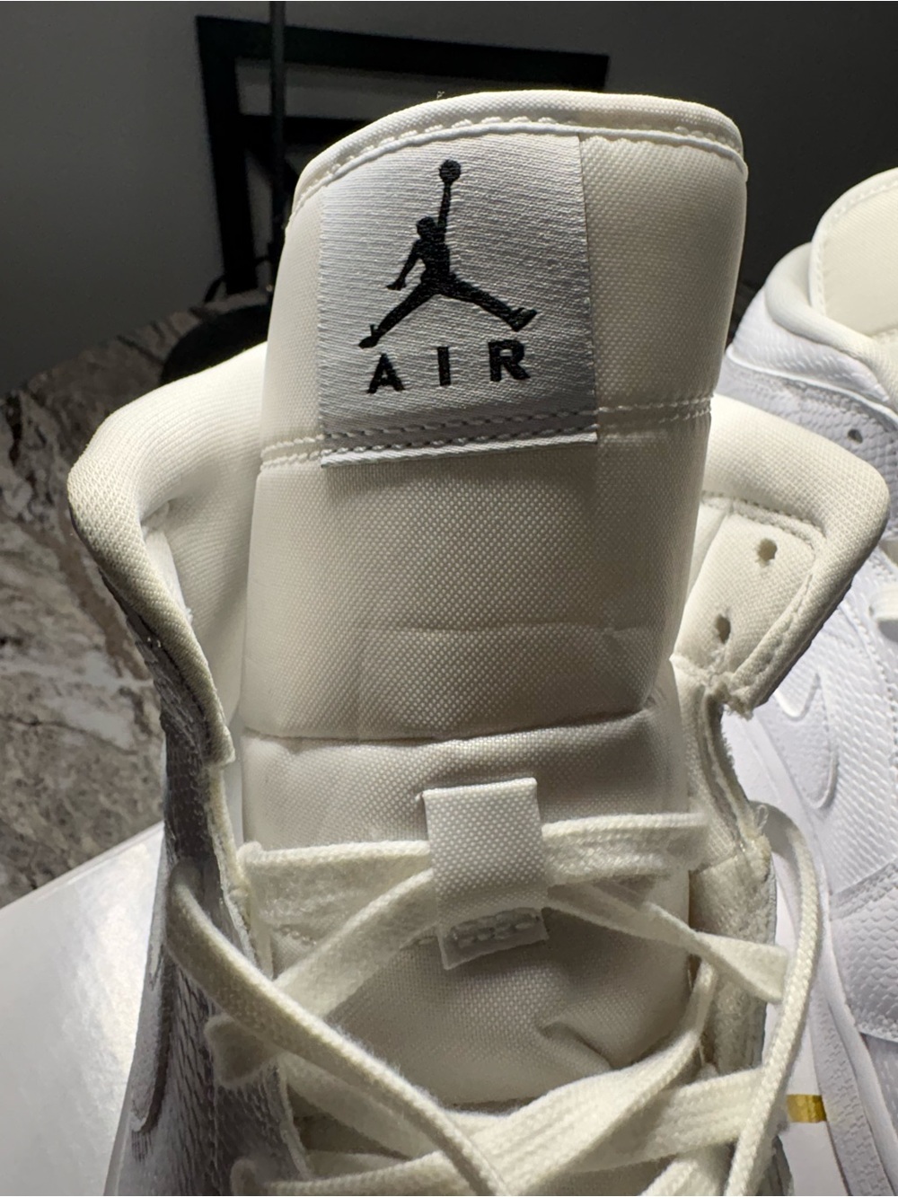 MENS AIR JORDAN 1 MID TRIPLE WHITE SIZE 10 Sneakers - White - Picture 11 of 15